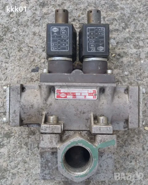 Пневматичен разпределител ,клапан Herion 24 724 03 0801 за ексцентър преси ,гилотини и др., снимка 1