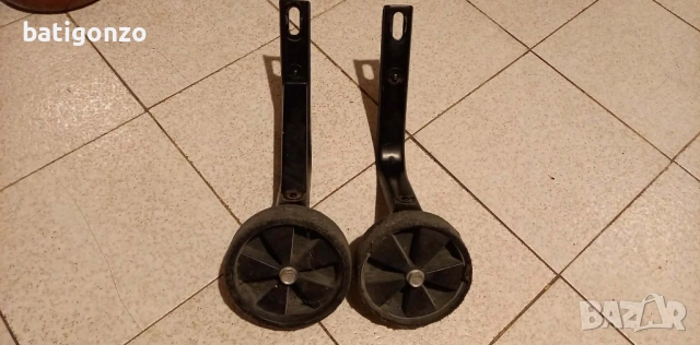 Детски помощни колела за велосипед.