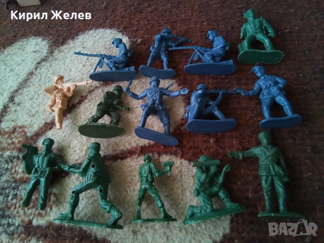 Войници пластмасови 12 броя 25258, снимка 3 - Колекции - 52107078