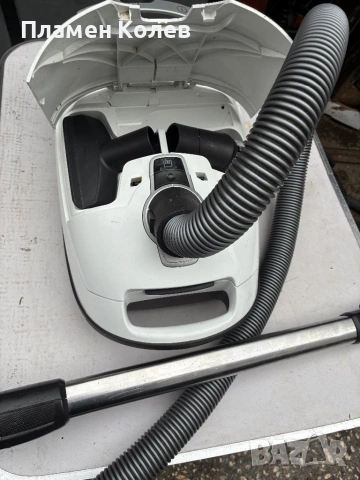 Miele прахосмукачка, снимка 2 - Прахосмукачки - 53933509