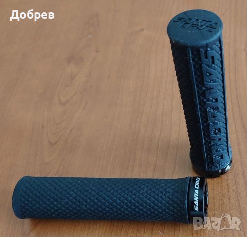 Оригинални грипове Santa Cruz, Lock out, НОВИ, снимка 2 - Части за велосипеди - 46597257