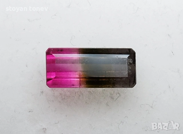 Двуцветен турмалин с наситен цвят в добър размер 3.40кт! Нов!