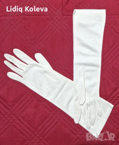 Бели дамски ръкавици