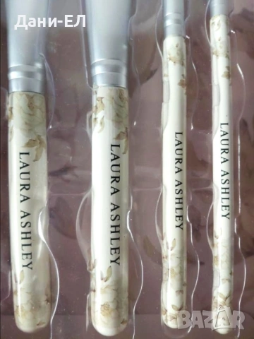 LAURA ASHLEY Комплект от 4 четки за грим, снимка 4 - Декоративна козметика - 53697127