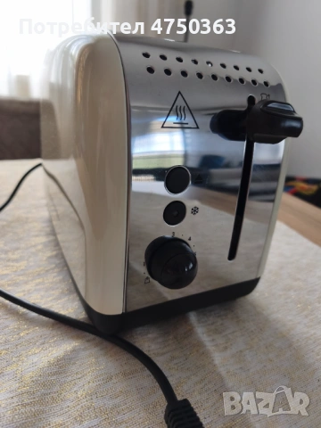Тостер Russell Hobbs – стилен метален дизайн, отлично състояние., снимка 3 - Тостери - 54035805