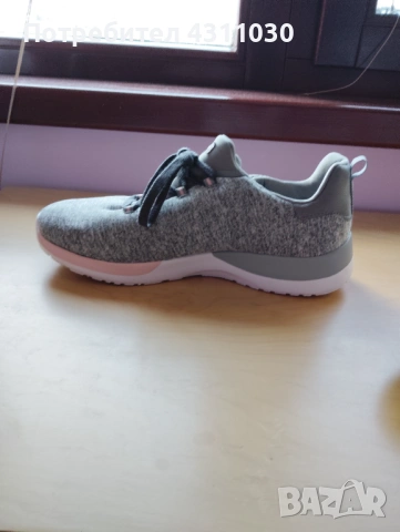 Нови маратонки Skechers 42 номер, снимка 5 - Маратонки - 53354500
