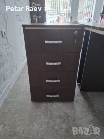 офис обзавеждане - 2 бр. бюра и 2 бр. шкафчета, снимка 4 - Бюра - 53590858