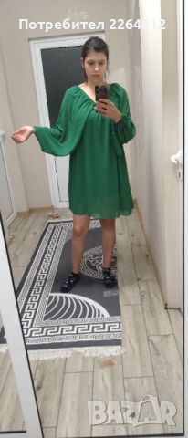 Зелена рокля с интересни ръкави , снимка 1 - Рокли - 45593963