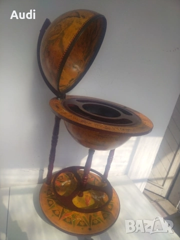 Глобус бар Tre Esse-Worlds, Worlds е подвижен глобус с място за бутилки и чаши за алкохол , снимка 3 - Антикварни и старинни предмети - 53832776