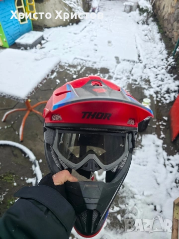 Мотокрос каска Thor Sector Runner Red/Blue Mips, снимка 3 - Аксесоари и консумативи - 53436670