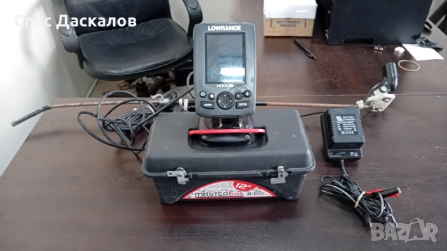 Цветен сонар Lowrance Hook 3x със сонда, акумулатор и зарядно, снимка 2 - Екипировка - 53856147