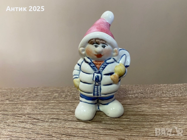 Порцеланова статуетка „Зимно момче с лопатка“