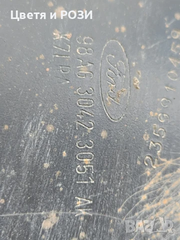 Носачи ляв и десен Ford Focus MK1, снимка 2 - Части - 51124218