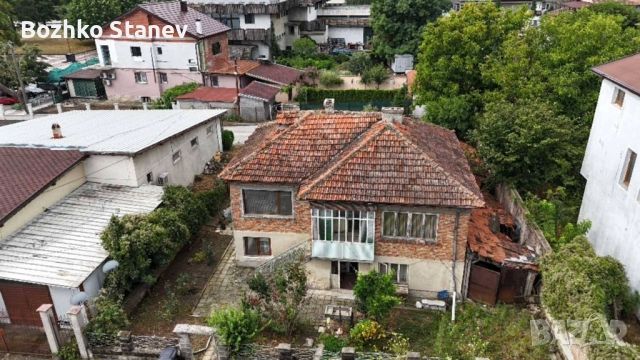 Продава се двуетажна къща , снимка 4 - Къщи - 51434549