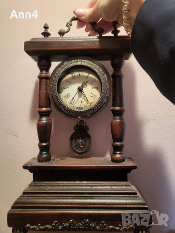 Старинен дървен часовник 