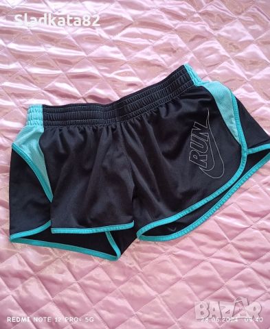 Оригинални панталонки Nike, снимка 2 - Къси панталони и бермуди - 46394233