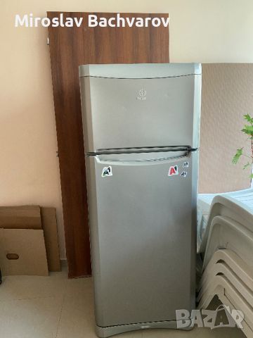 Продавам Хладилник INDESIT (Индезит)