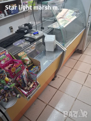 Плюсови витрини с касова зона