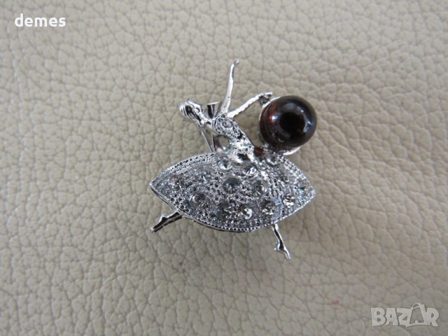 Брошка-балерина от първокласен балтийски кехлибар, снимка 2 - Други - 52338045