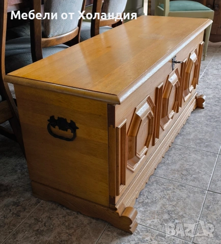 Дъбов нисък шкаф