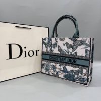 Дамска чанта Christian Dior, снимка 13 - Чанти - 45248528