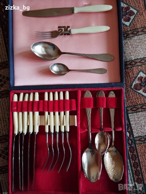 Продавам нов комплект за хранене, снимка 1