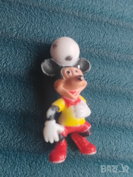 Фигурка Мики Маус Футболист с футболна топка Kinder / Киндер / Mickey Mouse, снимка 1