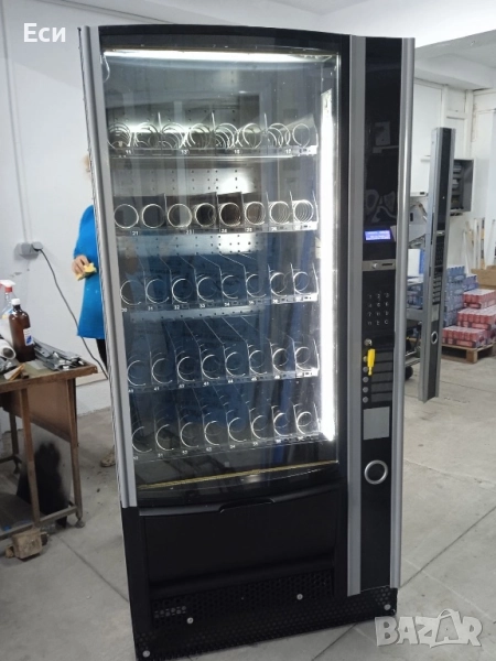 Вендинг автомат снакс хладилен Necta Sfera, снимка 1