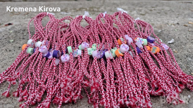 1000 броя мартеници със цветенца. Бижута Луди гъби. Мартеници на едро.