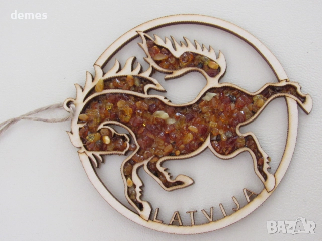 Сувенир/коледна играчка-кон с кехлибар от Рига, Латвия