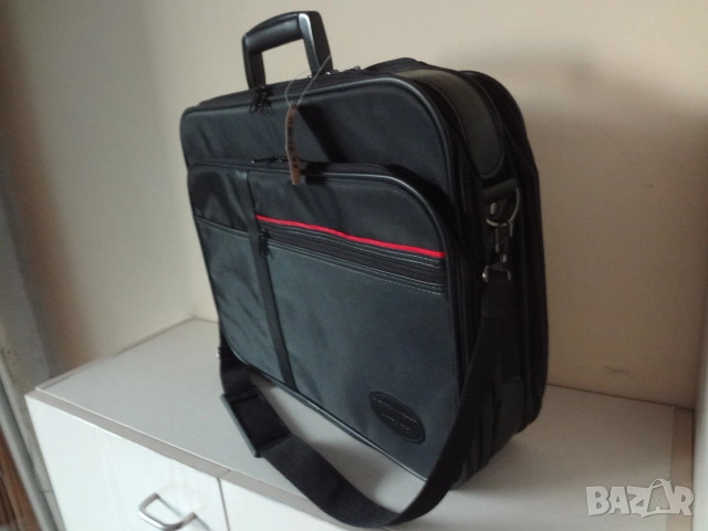 Чисто нова италианска бизнес чанта за лаптоп компютър, снимка 3 - Лаптоп аксесоари - 53078416