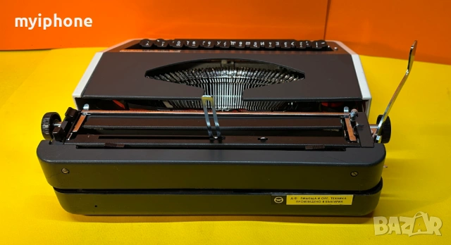 	Пишеща Машина Хеброс 1300Ф 3 Цвята Кирилица нова лента топ състояние обслужена+подарък резервна лен, снимка 5 - Други ценни предмети - 53076642