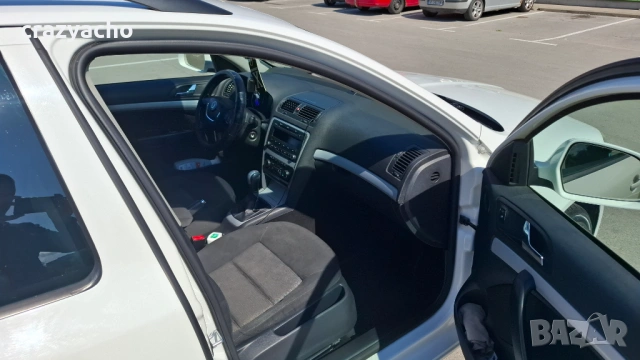 Шкода Октавия 1,6 TDI 4x4, снимка 8 - Автомобили и джипове - 53915083