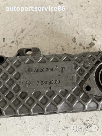 Капак на двигател лява страна за Mercedes ML W163 400 CDI (2004) A6280981107, снимка 3 - Части - 54106844