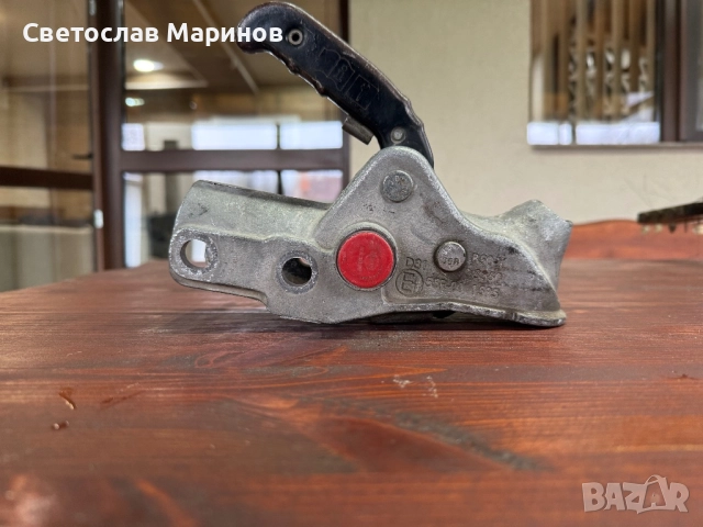 Лапа за теглич ( AL KO и KNOTT )