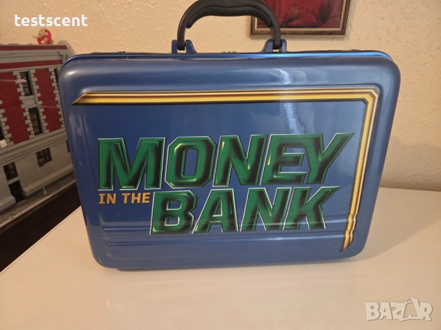Договорът в куфарчето WWE Money In The Bank Briefcase куфар перфектен колекционерски Blue в синьо