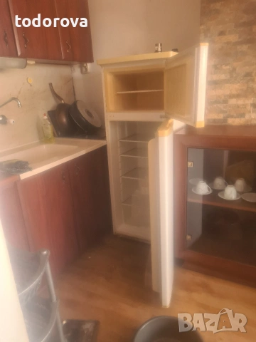 хладилник с фризер канди, снимка 2 - Хладилници - 53881723