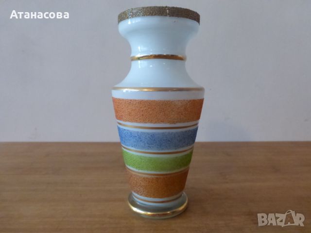 Малка стъклена ваза вазичка опалово стъкло 1960 г, снимка 2 - Вази - 45261636