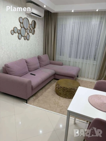 Продавам ъглов диван  с функция сън и ракла. Състояное много запазен 