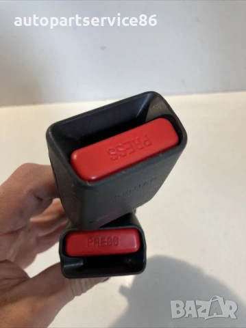 Закопчалка на колан задна лява и средна за Subaru Outback 2.0 Дизел (2010) , снимка 2 - Части - 54225688