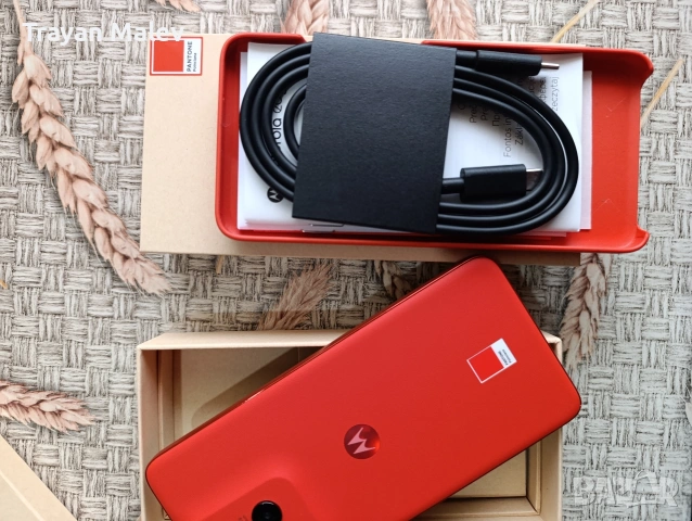 Смартфон Моторола ейдж 50 Нео 5джи 8+8/256, снимка 5 - Motorola - 53440262