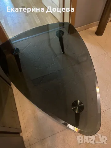 Стъклена маса с дървени крачета, снимка 5 - Маси - 50249269