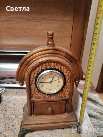 Дървен будилник, снимка 2 - Антикварни и старинни предмети - 53478468