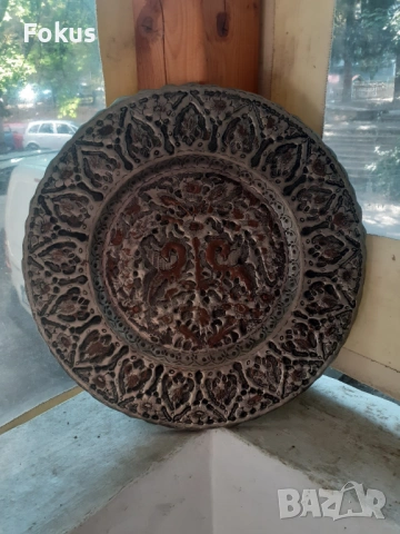 Стара голяма чукана и гравирана медна чиния с пиленца, снимка 2 - Антикварни и старинни предмети - 53370373