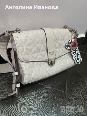 Дамска чанта Guess, снимка 2 - Чанти - 46512872