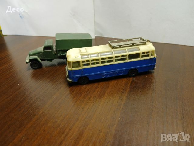 Пластмасови модели автобус и камион Урал., снимка 3 - Колекции - 46319499