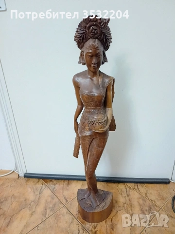 Дървена фигура от Бали