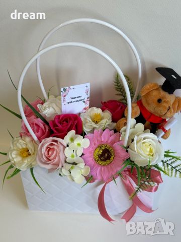Кокетни чантички с ароматни сапунени рози + мече “Абитуриент”, снимка 4 - Подаръци за жени - 45626468