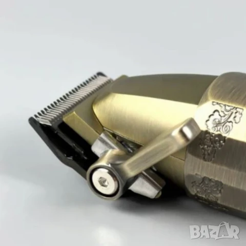 Професионална машинка за подстригване VGR V-036 с мощен мотор, титаниеви ножове и батерия 2600mAh, снимка 3 - Машинки за подстригване - 50623178