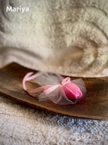 Красив букет с ароматно цвете от восък и крафт хартия  , снимка 8 - Изкуствени цветя - 51279385